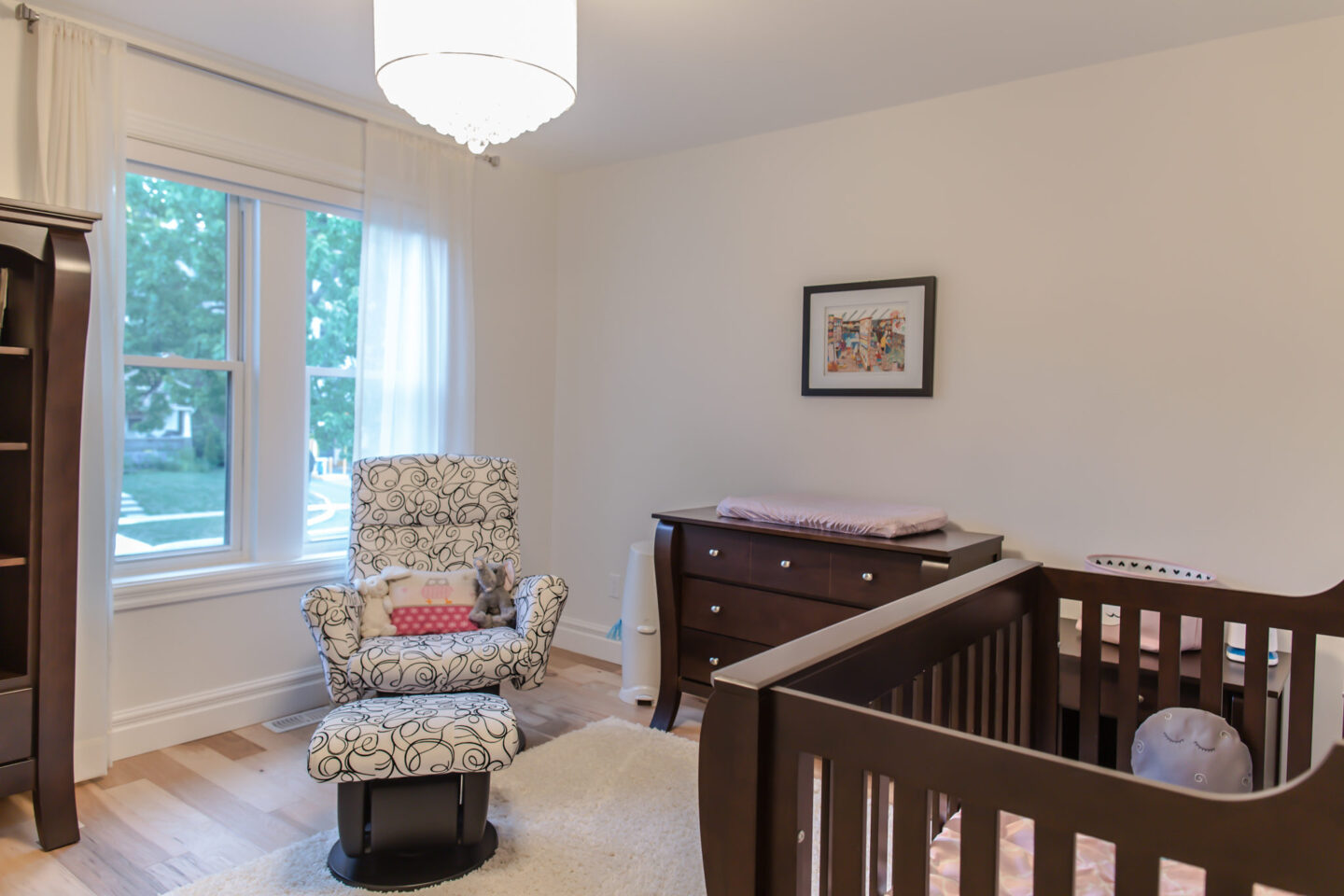 neutral-nursery-in-victoria-home