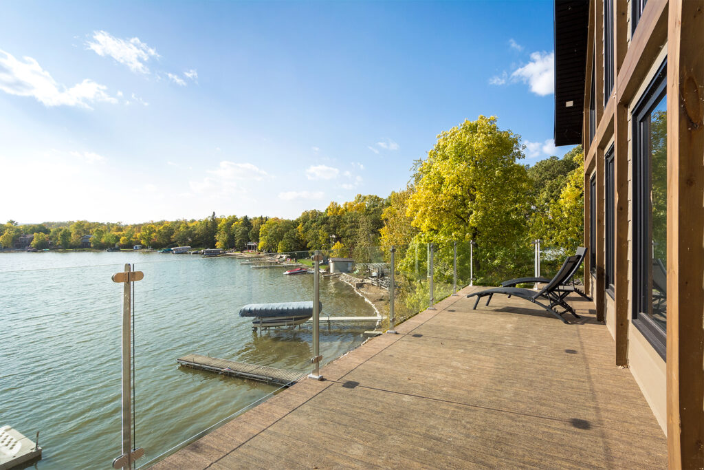 Lake-Metigoshe-CustomHome-Exterior2