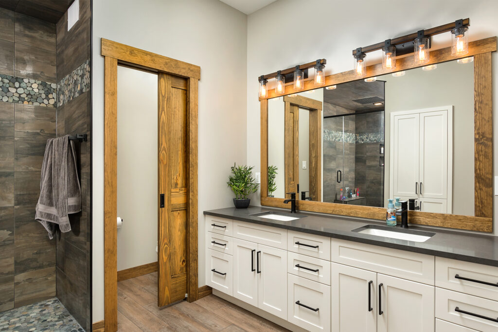 Lake-Metigoshe-CustomHome-EnsuiteBathroom1-