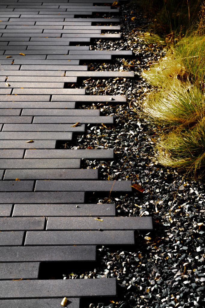 Modern Edge - Exterior