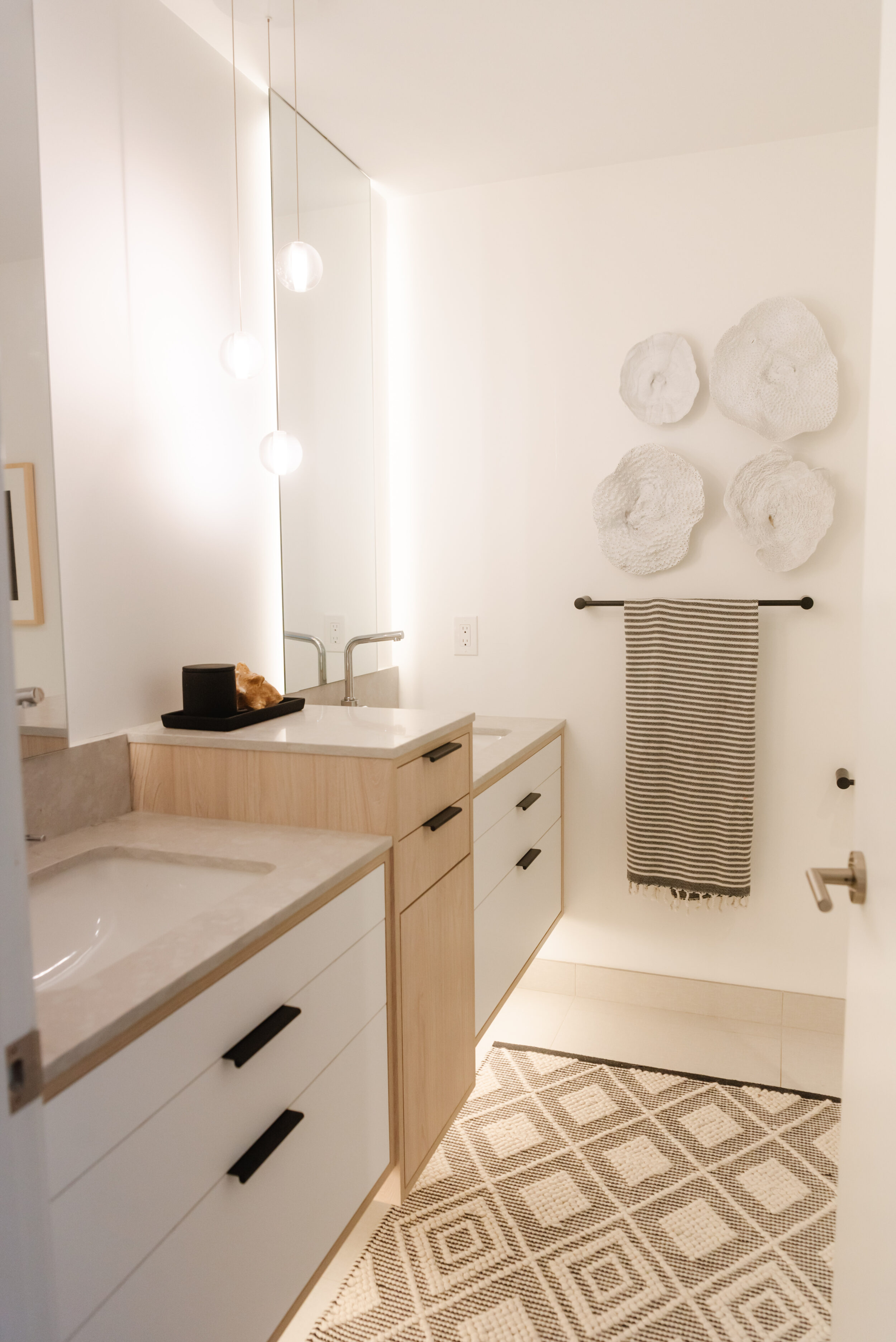 Sleek Walkout - Bathroom