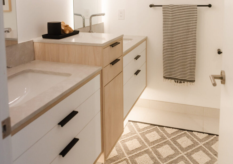Sleek Walkout - Bathroom