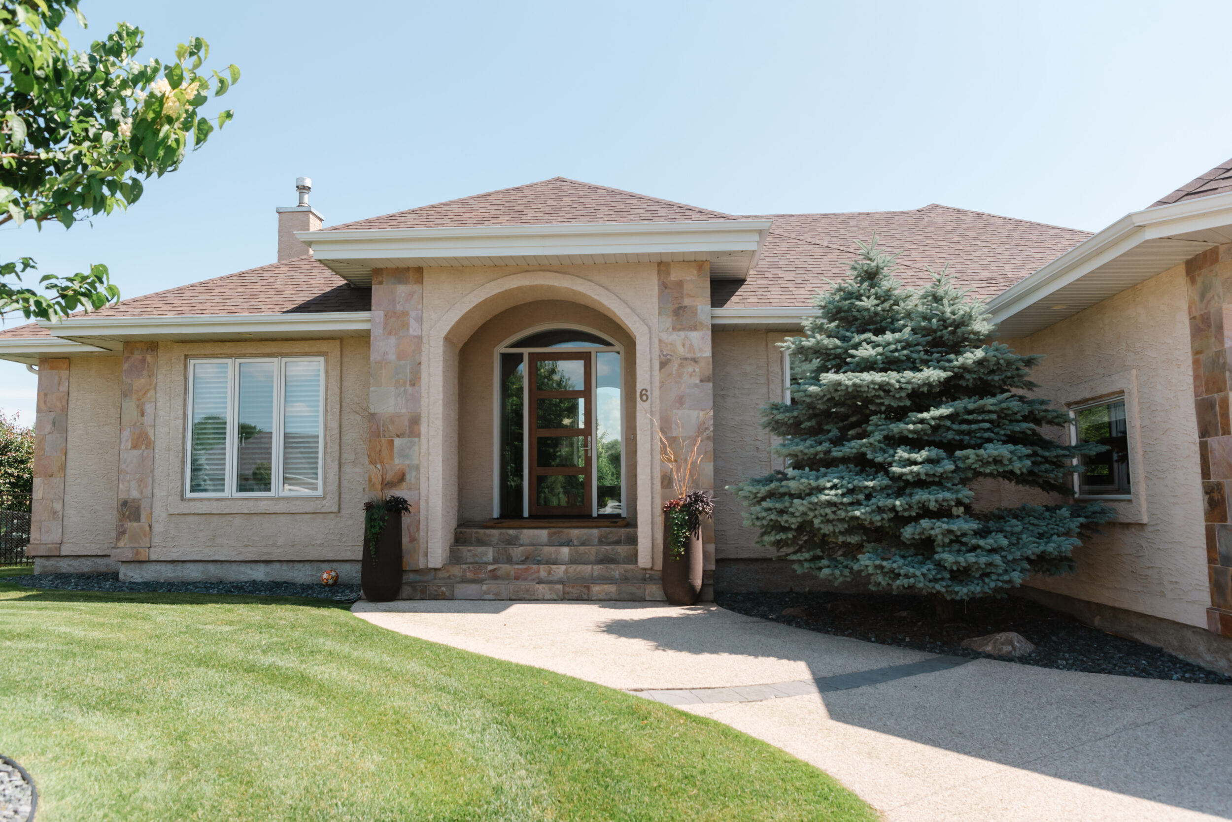 Sleek Walkout - Exterior