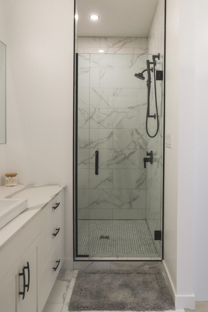 Navy Mod Custom - Bathroom