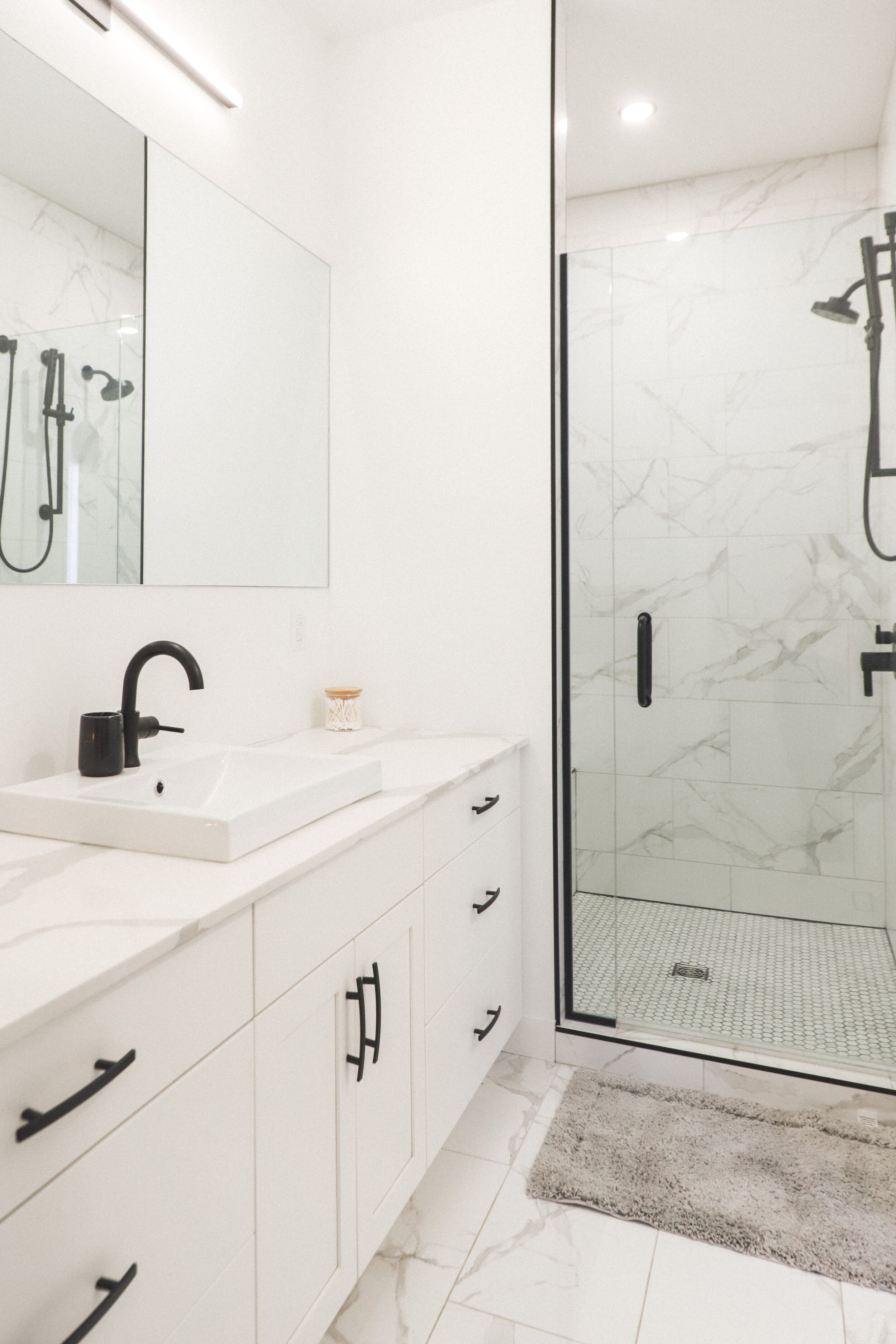 Navy Mod Custom - Bathroom