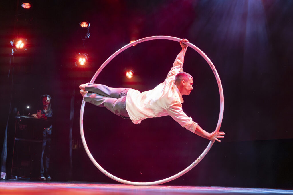 Cyr wheel at Caf'Conc' theatre in Montreal