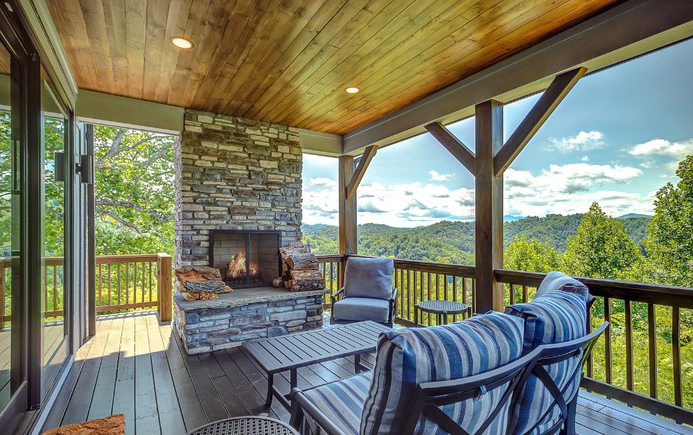 A Timeless Mountain Aesthetic Designed with a warm mountain aesthetic, this home blends modern craftsmanship with timeless architectural elements. From its inviting exterior and natural color palette to the thoughtful details throughout, every feature was selected to complement the surrounding landscape while providing lasting durability and comfort. The result is a home that feels both elegant and welcoming a perfect retreat for years to come.